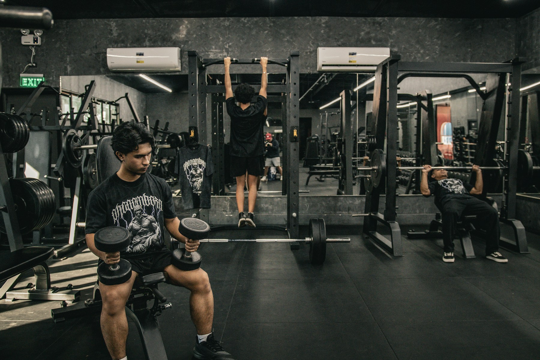 Weights and training equipment in a gym
